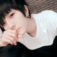 黑暗的车里图片微信头像图片大全