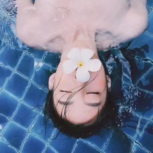 谁有黑色系高冷头像女头