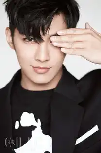 炎亚纶写真英气逼人炎亚纶最新写真公开爱秀美