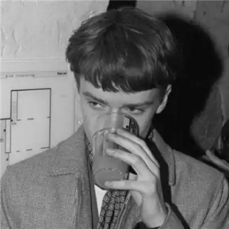 欧美男生头像黑白成熟侧身,成熟的男人最有范