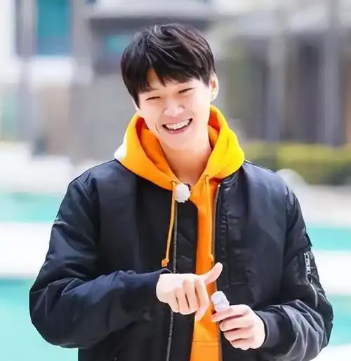 丧系头像男生头像魏大勋