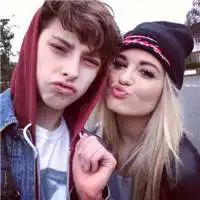 一左一右情侣头像想要炫耀我们大大的幸福