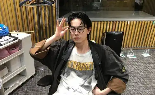 看腻了脂粉气过重男生风格试试日系风穿搭,简约自然又清新