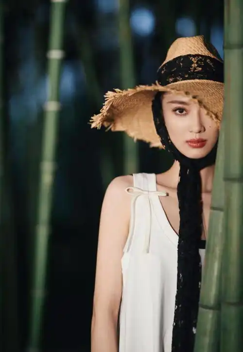 清冷禁欲系女生照片孙佳