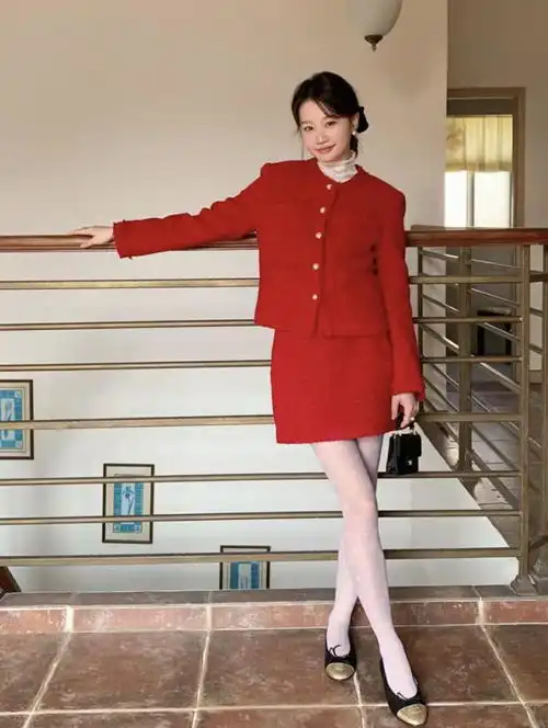 超模肯豆的复古红色系穿搭,高级且成熟,御姐气场up