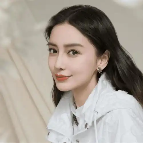 杨颖新身份曝光从负面艺人到慈善副主任,杨颖这次赌对了吗