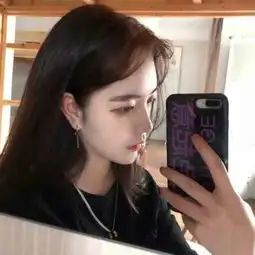 女生头像白色简约系侧脸