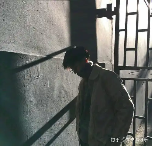 微信头像男生强壮背影