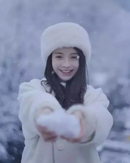 雪天女生头像