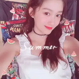 关晓彤近照偏爱泫雅风