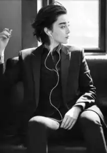 盘点女星西装造型,李宇春穿出不一样的范儿