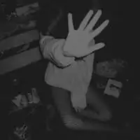 黑白色头像,要比较伤感的,比如