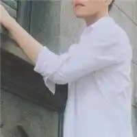 白色系头像男生部位衬衫