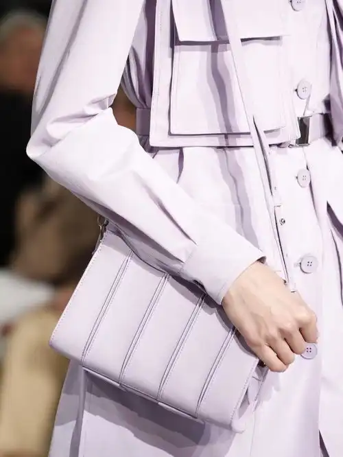 想做香芋系女孩吗显白又仙气的紫色穿搭,温柔整个夏天