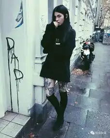 一个女生身上有纹身说明了什么