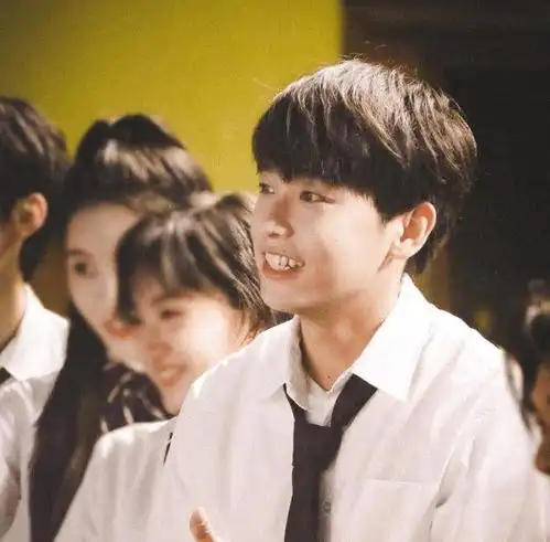 彭昱畅帅上热搜榜,成功减肥后五官轮廓清晰,还有日系少年气质