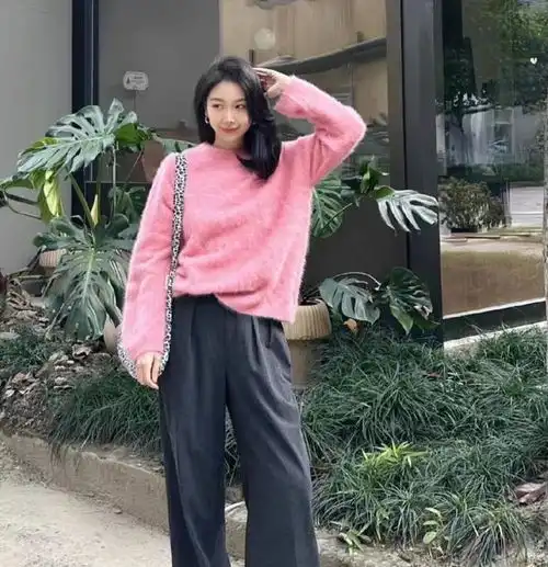 春天流行的女款毛衣,就选这5个颜色,显白显年轻,黄黑皮放心买