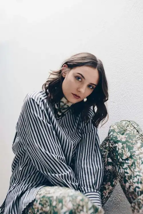 秋天到了,看看丝巾的百变系法