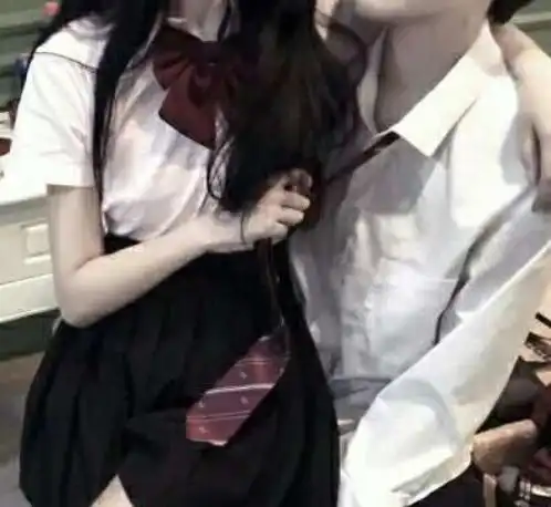 女生对你动了真情,会有这3种表现,小老弟把握机会