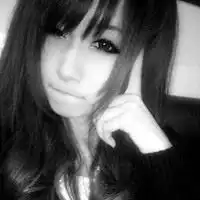 qq空间伤感黑白女生头像