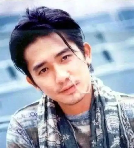 微信头像男生黑色系刘嘉