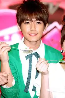 炎亚纶辰亦儒曾之乔联手拍摄偶像剧