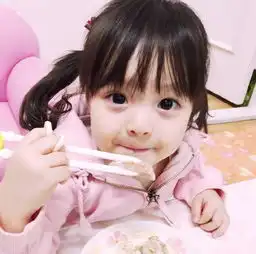 和这张头像成情侣的qq头像谢谢啦