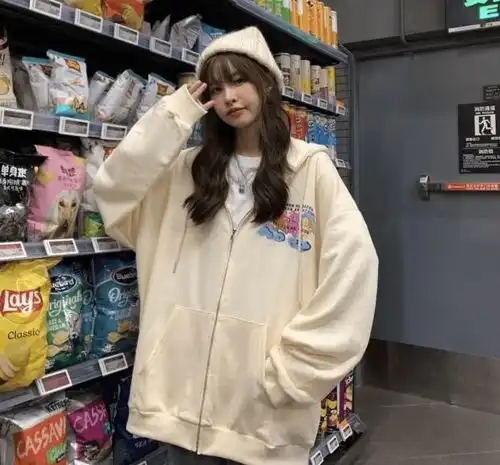 加绒加厚的卫衣既能开脱粗壮笨重的情景