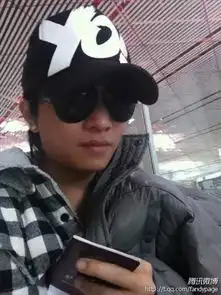 求头像背景颜色要是灰白色人物要戴帽子的街头人物男生谢谢