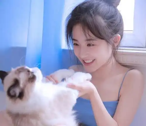 堪称猫系少女的星座女,可爱迷人,魅惑众生,慵懒中透着狡猾