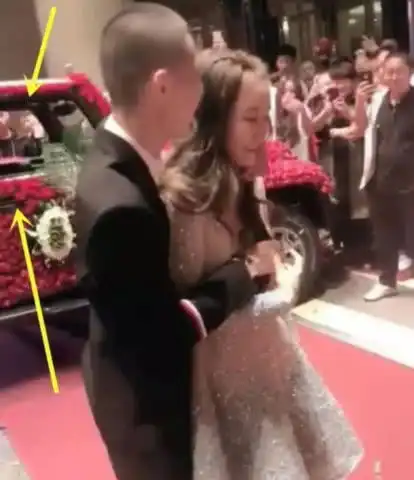 三位一姐的豪车娜美的卡宴,小伊伊的保时捷,都不如她霸气