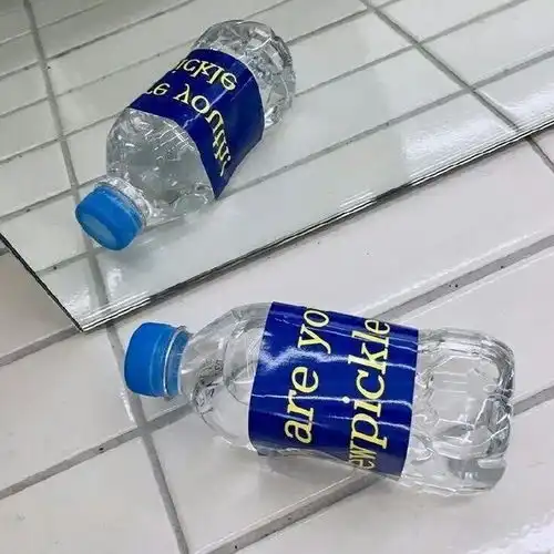 一眼心动的文案溢出来的爱,就像水一样廉价