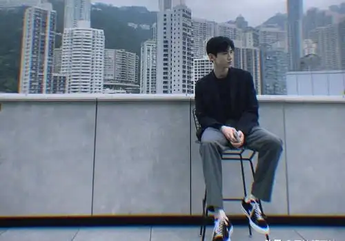 白敬亭犬系穿搭指南,学着做个受妹子欢迎的男生