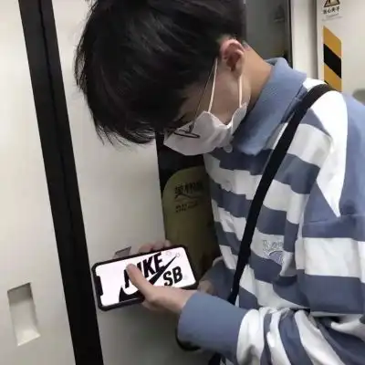 ins酷帅男生头像不知不觉已经变成了故事中的大人们