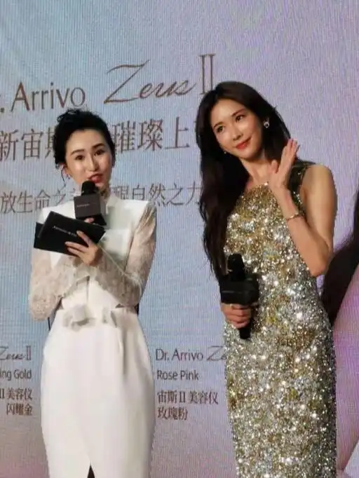 47岁日本媳妇林志玲高调晒美照穿针织衫嘟嘴卖萌嫩成少女,超美