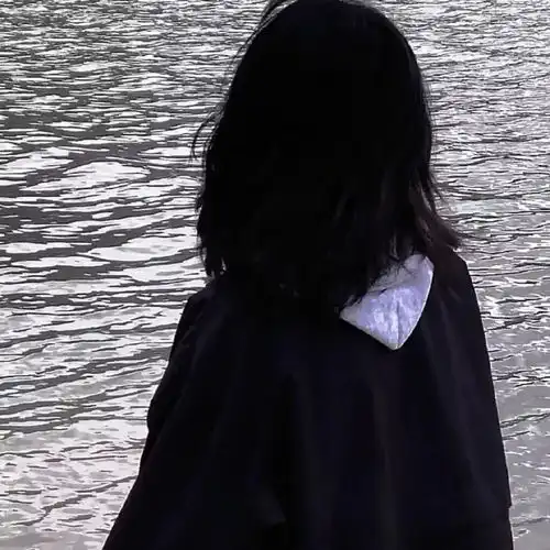 女头丨解不开的心结就系成蝴蝶结