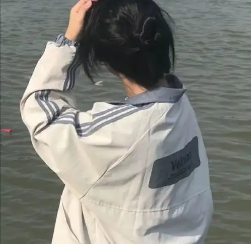 ins温柔挡脸女生头像