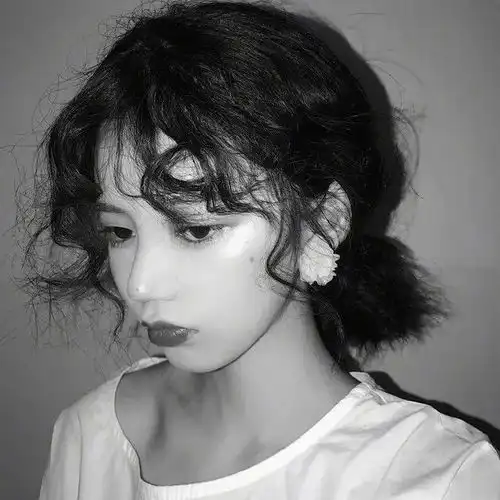 那些从不发朋友圈的女孩