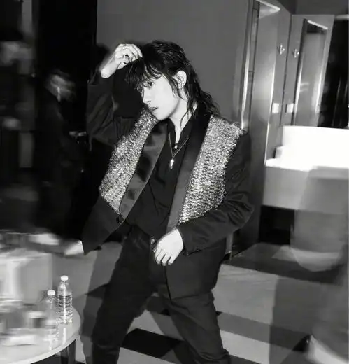 周冬雨看不上王一博易烊千玺张子枫要合作张艺兴带新人出道杨幂和嘉行闹掰吴倩为进组甘愿被压番