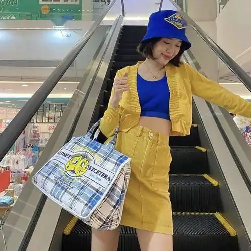 显白色中的天花板,克莱因蓝有多绝