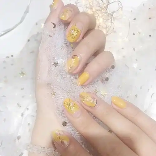 据说今年秋天时尚女孩都做这些美甲