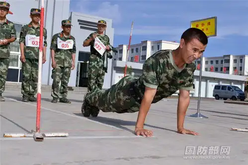 边防女兵与男兵军体竞赛场上同台竞技