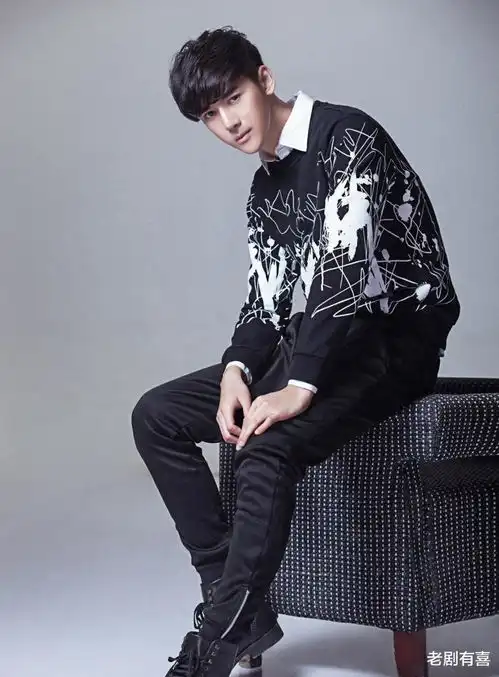 他曾搭档鞠婧祎被批演技面瘫,今以李沁哥哥的身份也受到了广泛好评