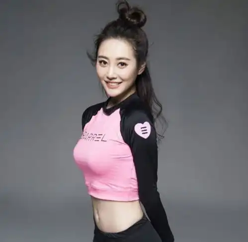 庆余年饰演司理理的李纯,曾是陈思诚夜会门女主之一