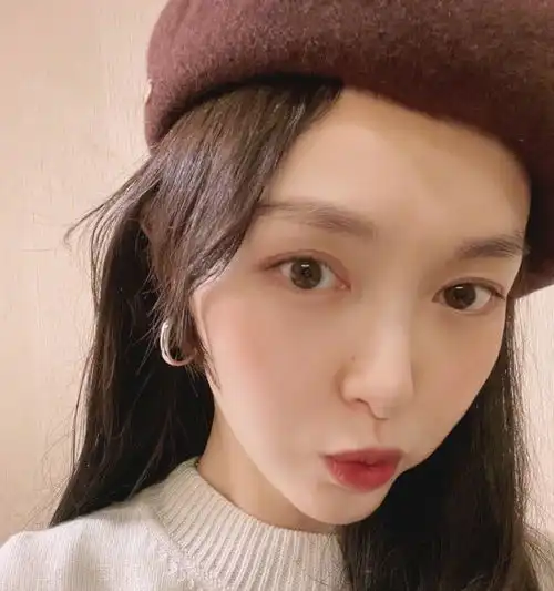 唐嫣分享自拍照,嘟嘴卖萌似花季少女,网友必须被宠爱