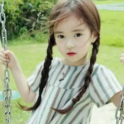 小女娃,好想我们也有一个,嘻嘻