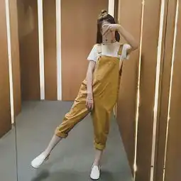 白色条纹宽大袖口衬衫配什么样子的背带裤这个样子的衬衫