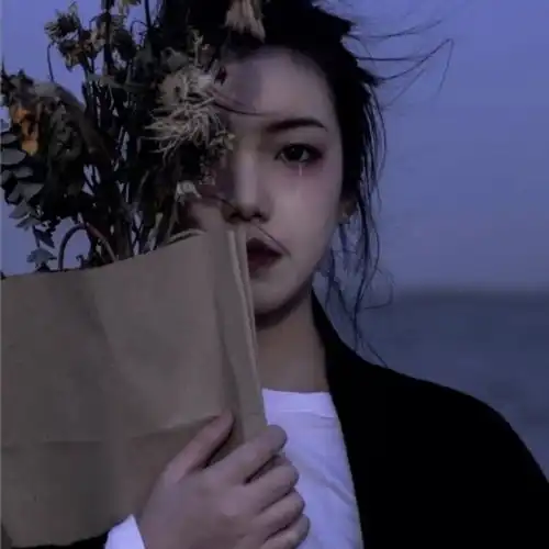 女生头像浅笑容可掬