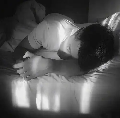 晚安心语说说要找一个陪你长大的人,而不是教你长大的人