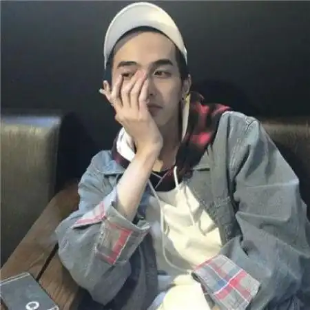 男生冷漠的头像非常帅气,冷漠冷酷的样子显得成熟一点了